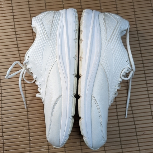 Brooks Addiction Walker 2 Triple White 1103181D142 Men's sz 13. 128.1pm - Picture 6 of 11